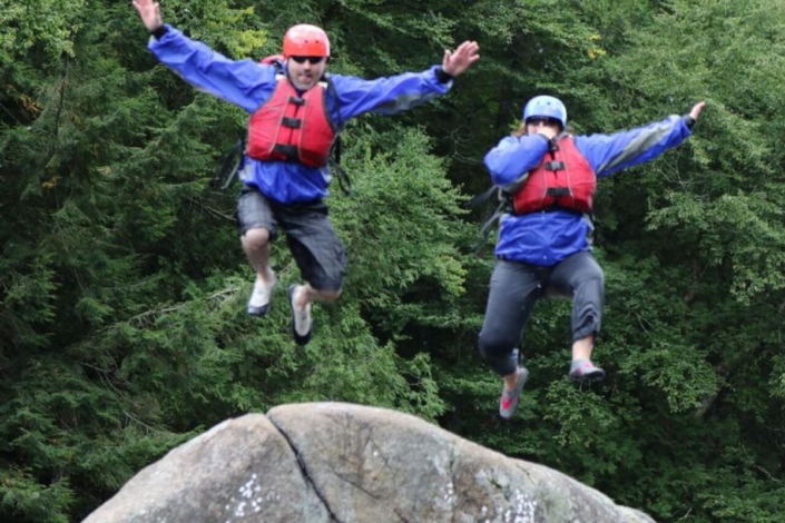 Rafters jumping off of Elephant Rock